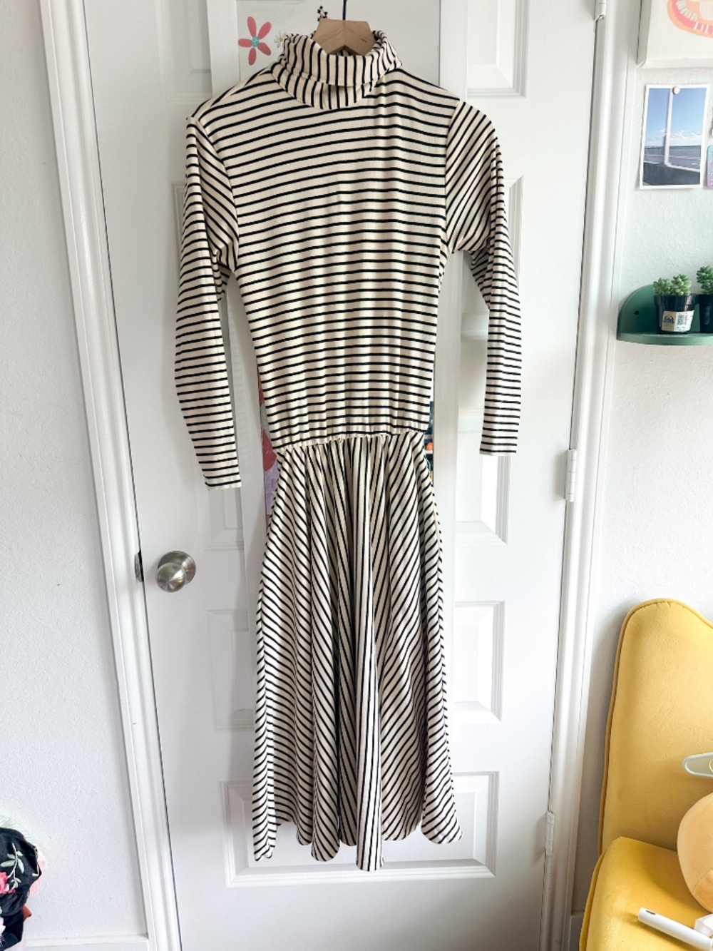 BURU XS Black Cream Striped Turtleneck Long Sleeve Midi Dress
